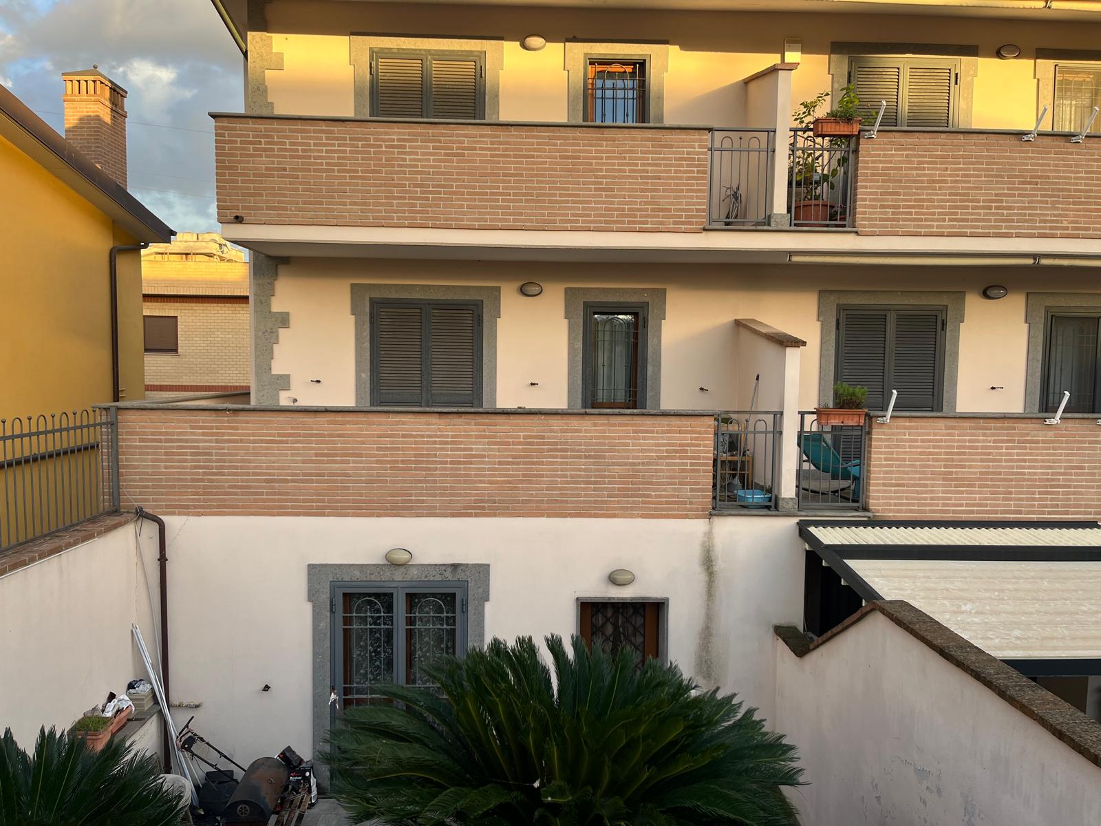 ESTERNO_1_20251203162911 Villa a schiera di 160 mq con corte esterna e posti auto – Selva Candida