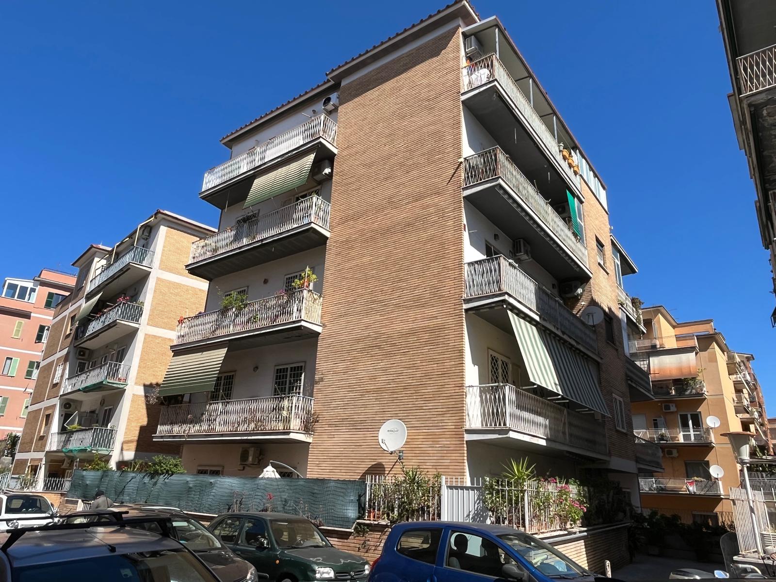 Luminoso bilocale di 60 mq con due balconi – La Pisana, Via dei Bichi