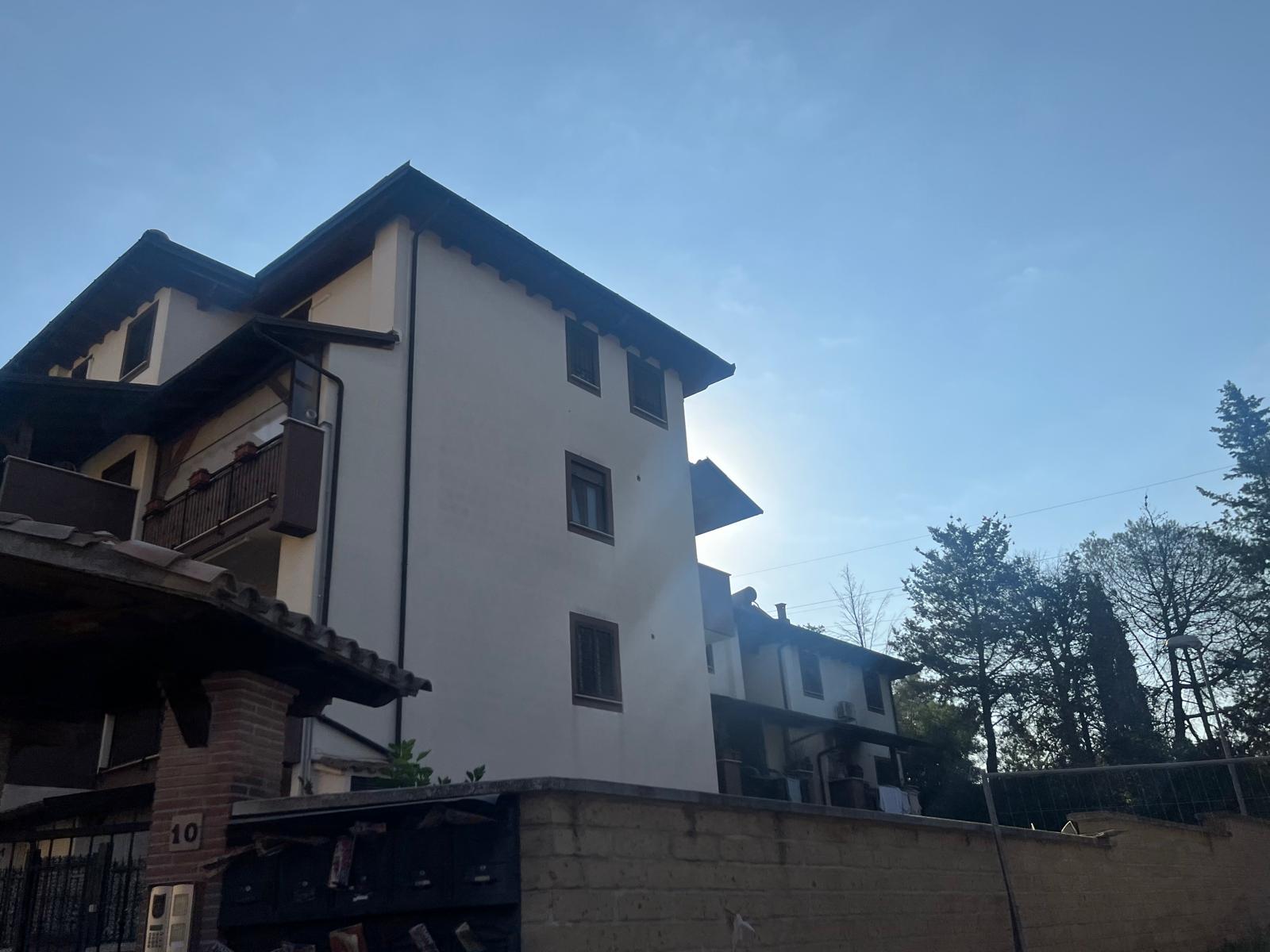 ESTERNO_1_20260730124509 Appartamento bilivelli del 2014 con terrazzo, pergotenda e posto auto – Selva Candida, Via Taleggio