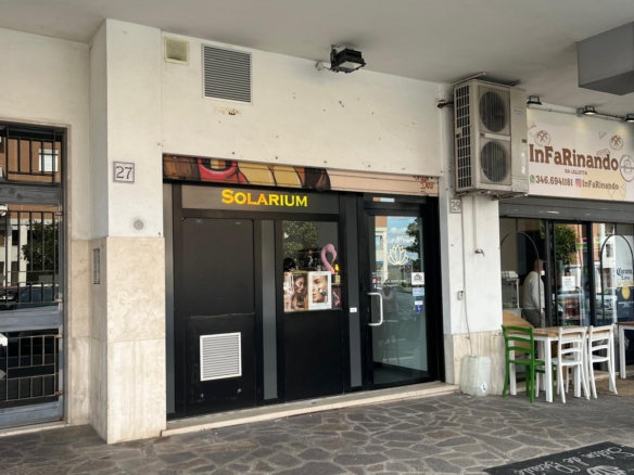 Locale commerciale a reddito con vetrina e canna fumaria – Selva Nera