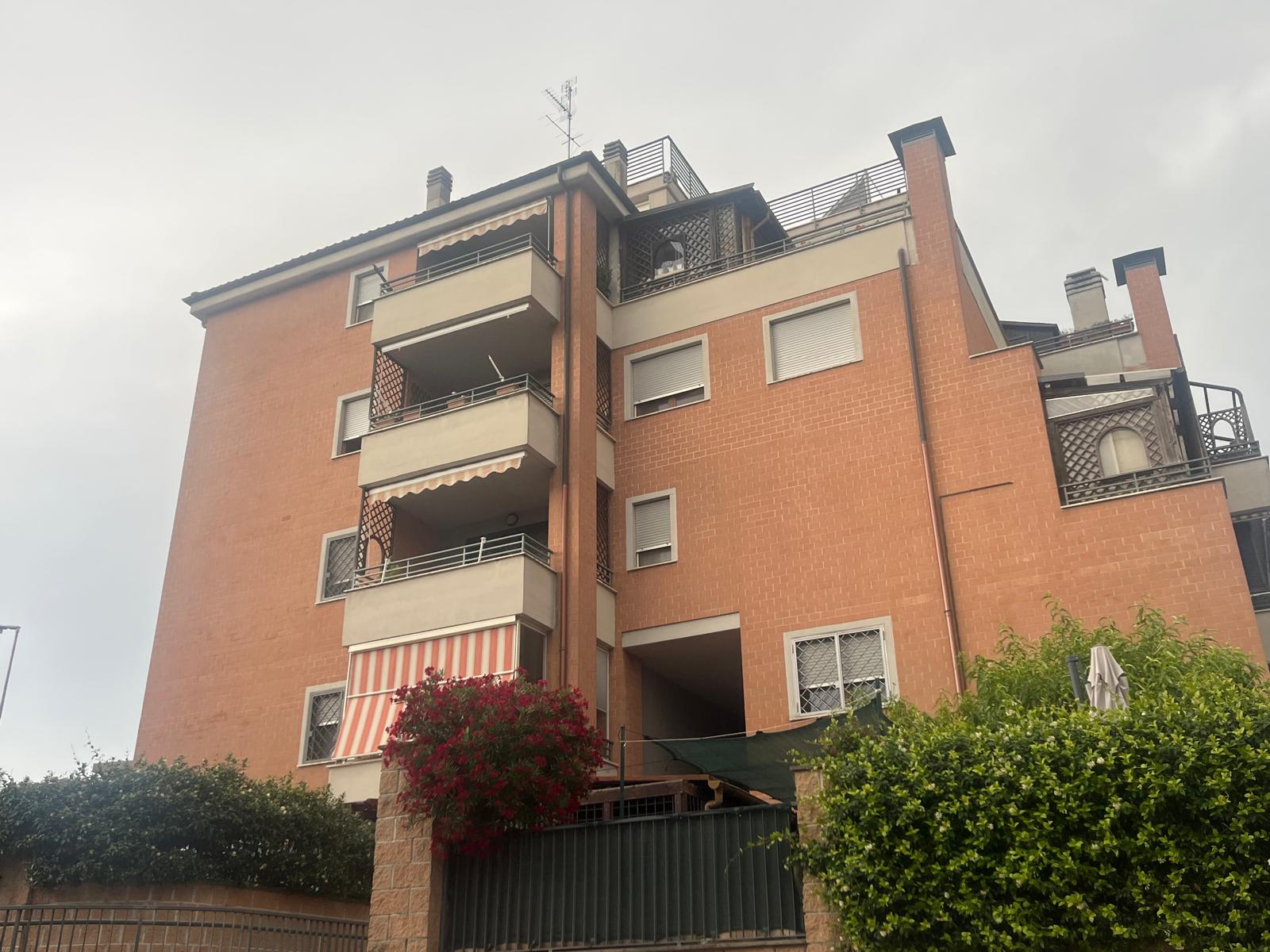 ESTERNO_20260623170009 Appartamento arredato di 80 mq con terrazzo e posto auto coperto – Selva Candida, Via Poggio delle Corti