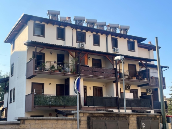 Appartamento bilivelli del 2014 con terrazzo, pergotenda e posto auto – Selva Candida, Via Taleggio
