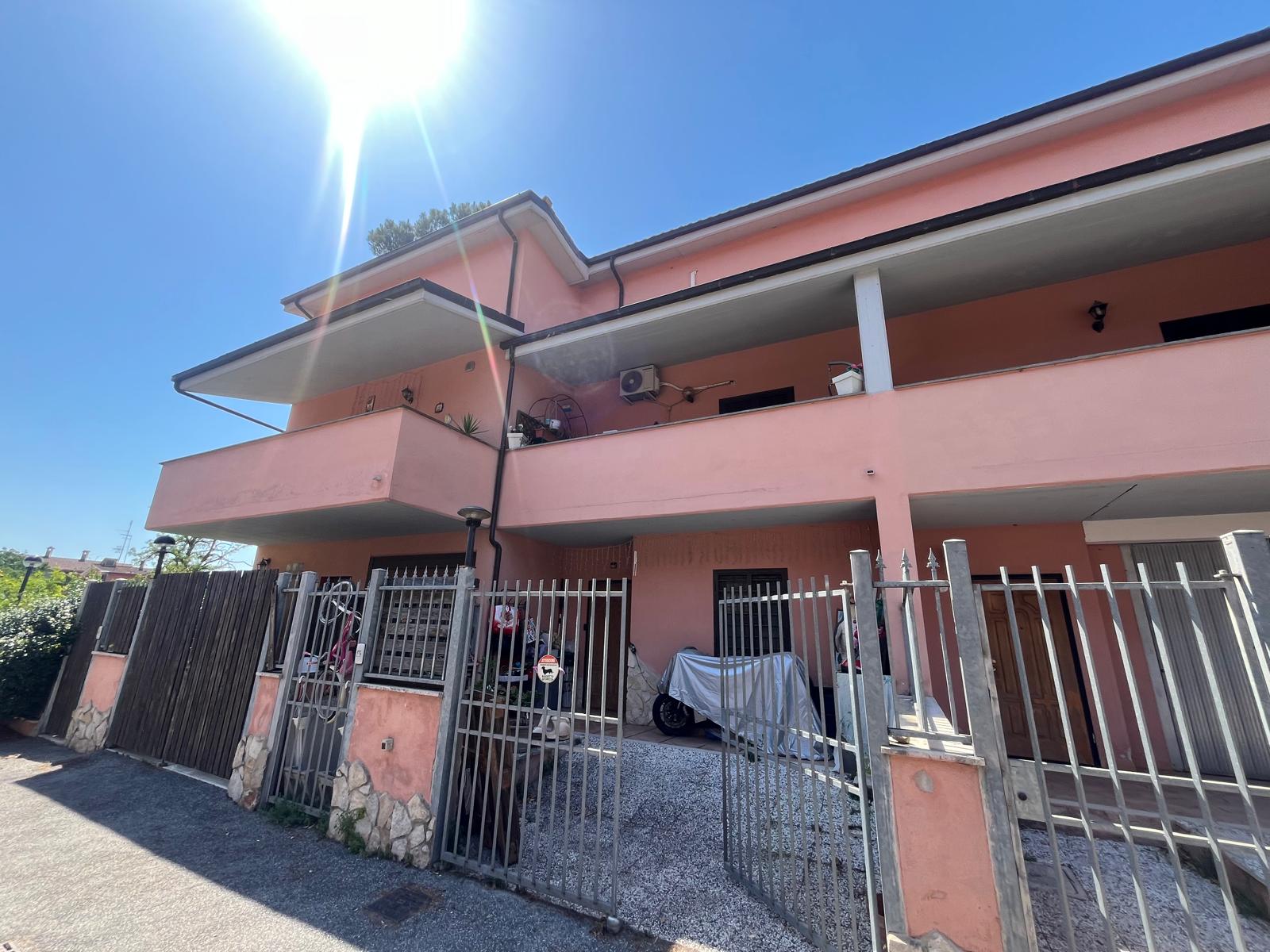 Villino di 130 mq su tre livelli con terrazzi – Selva Nera, Via Alberto La Rocca